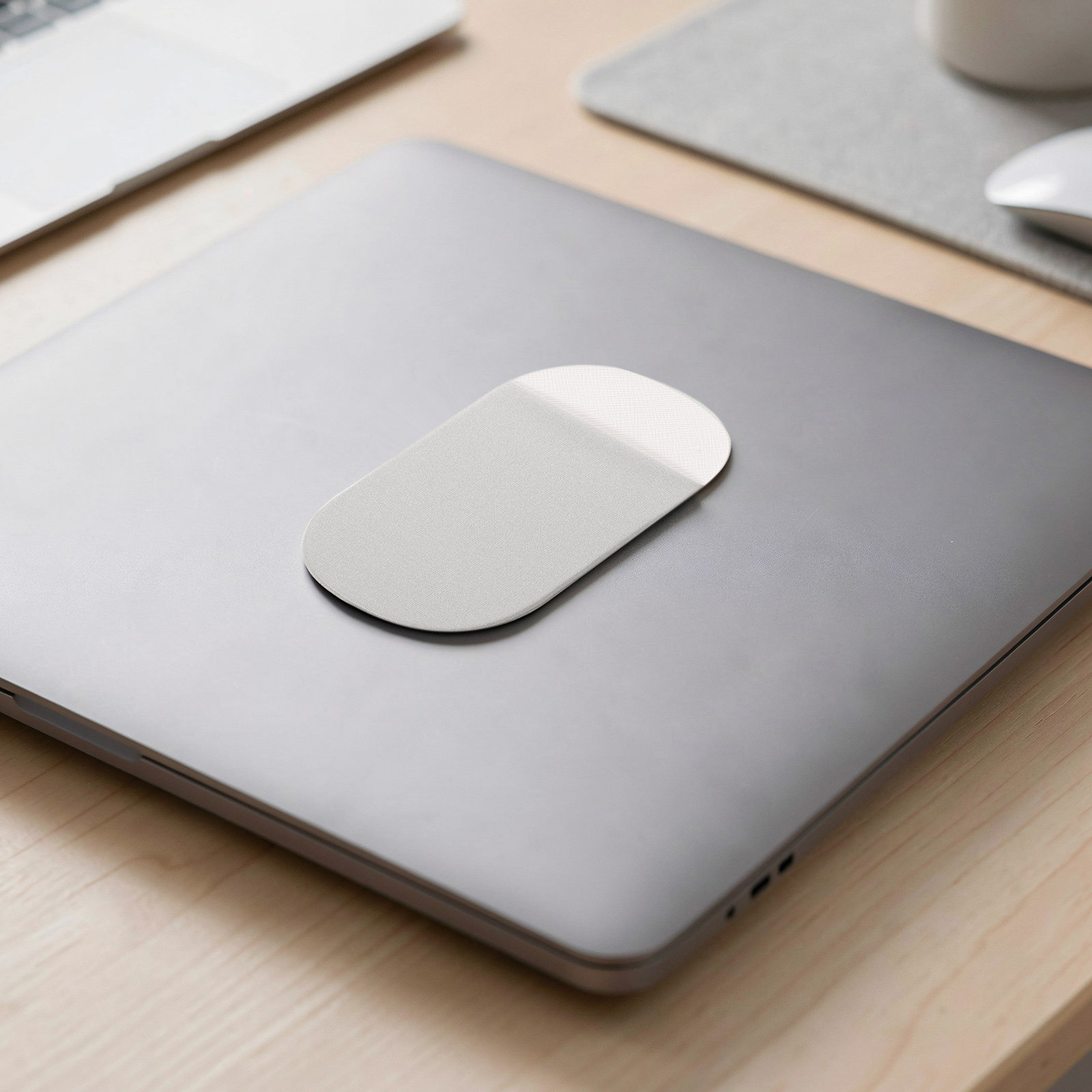 Portable Adhesive Laptop Mouse - Tech Accessories Travel Case ulasan dan harga